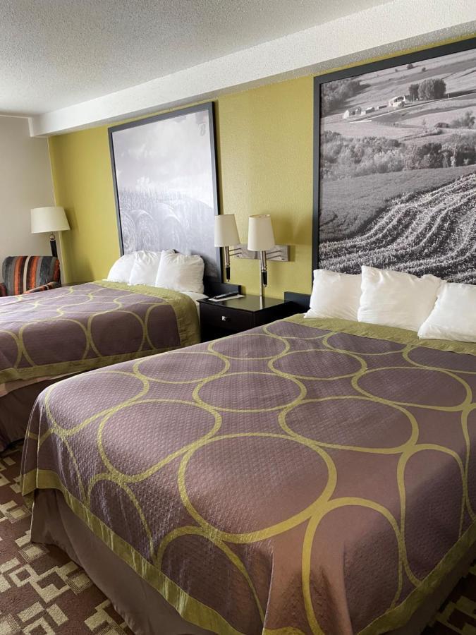 Super 8 By Wyndham Independence Ia Hotel Bagian luar foto