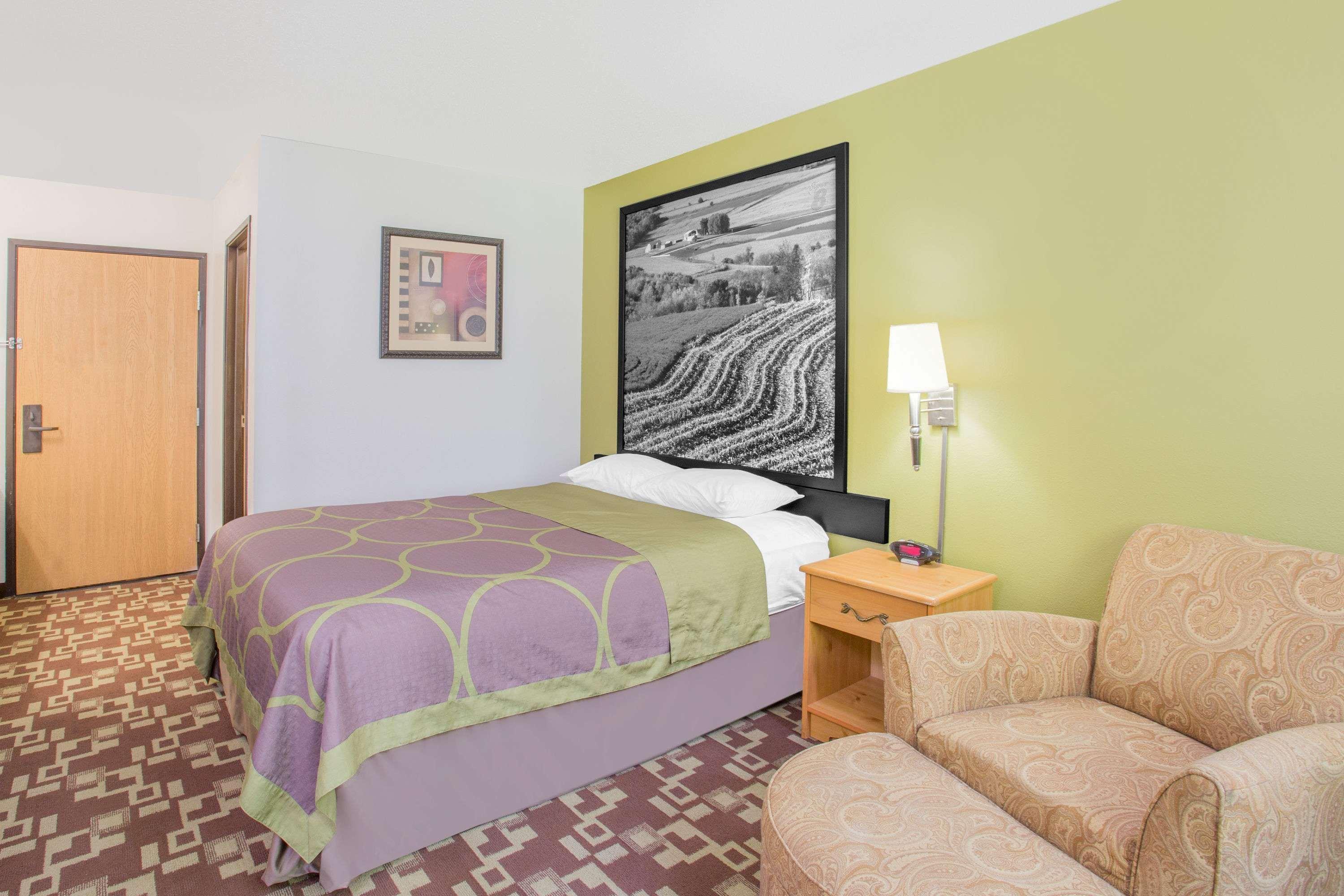 Super 8 By Wyndham Independence Ia Hotel Bagian luar foto